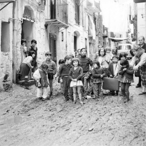 Via Scalini Miseria fango sulla strada, 1966