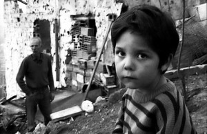 La piccola Benazira nel film _Gente di Sarajevo_