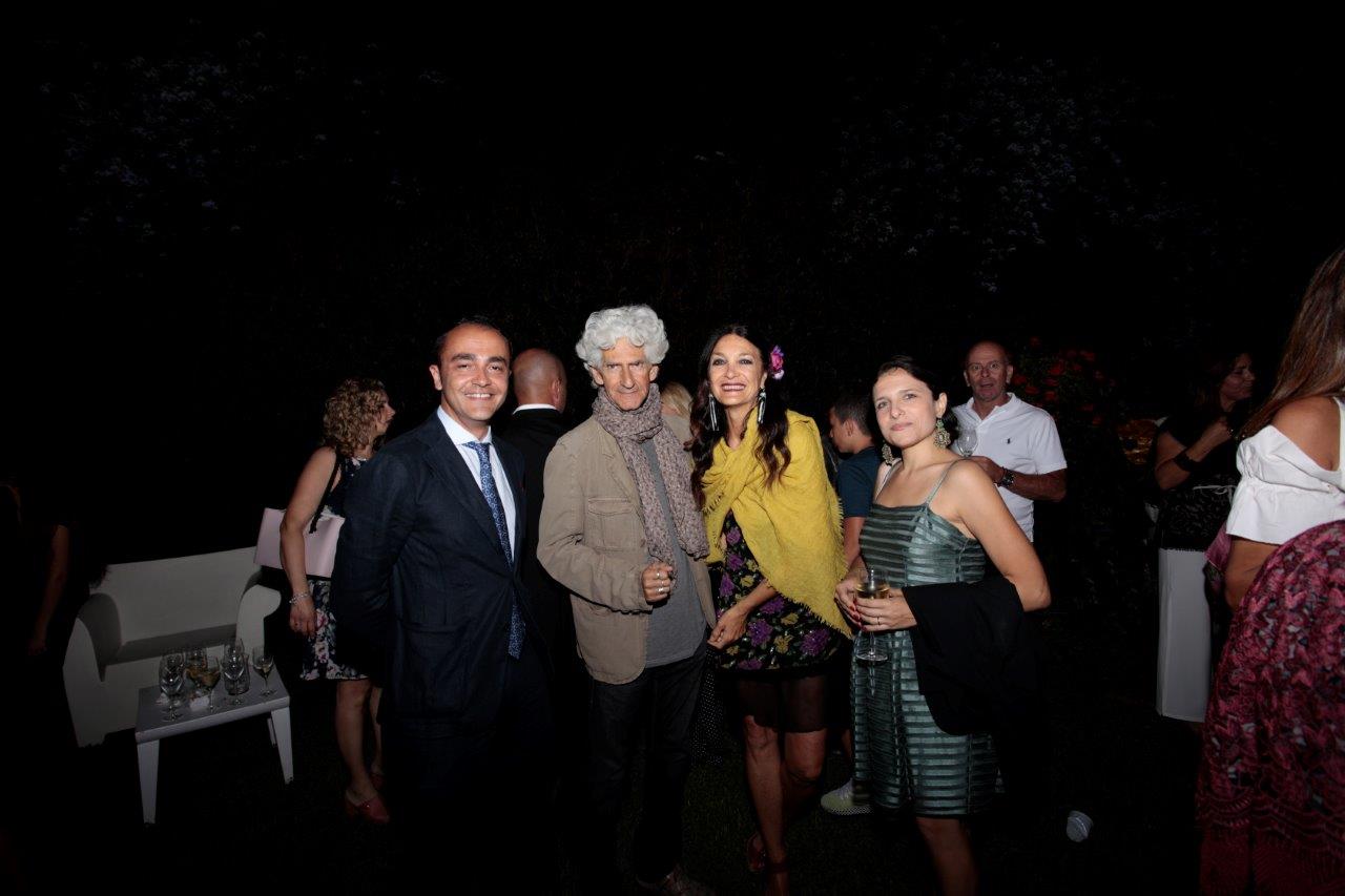 Marina Suma, madrina di Moda a bordo piscina con Massimo Ferruzza e Milvia Averna