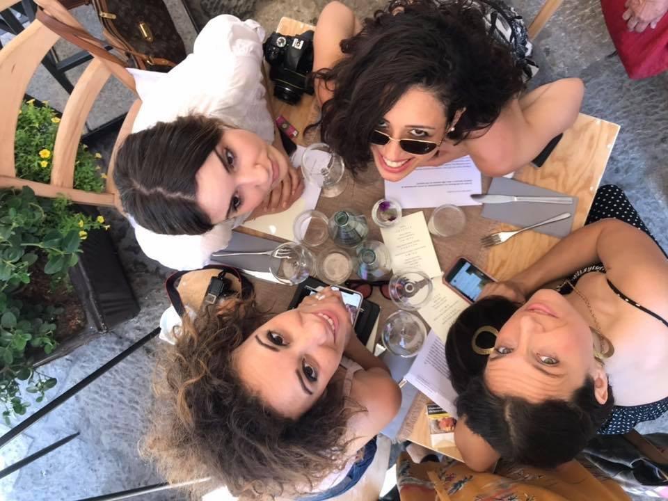 La giornalista Milvia Averna e le influencer Sara Priolo, Martina Maggiordomo e Meryem Amato