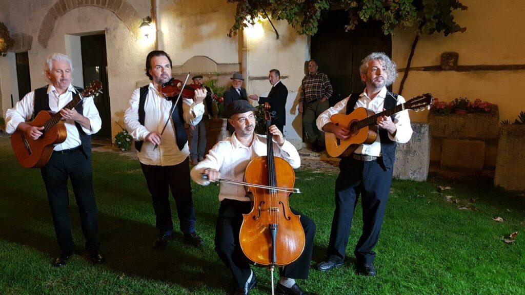 Calandra & Calandra a La Dedica_Serenata Un viu l'ura_Musicisti serenata