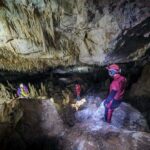 Scendere fino alla Porta del Paradiso nella grotta di centinaia di migliaia di anni fa